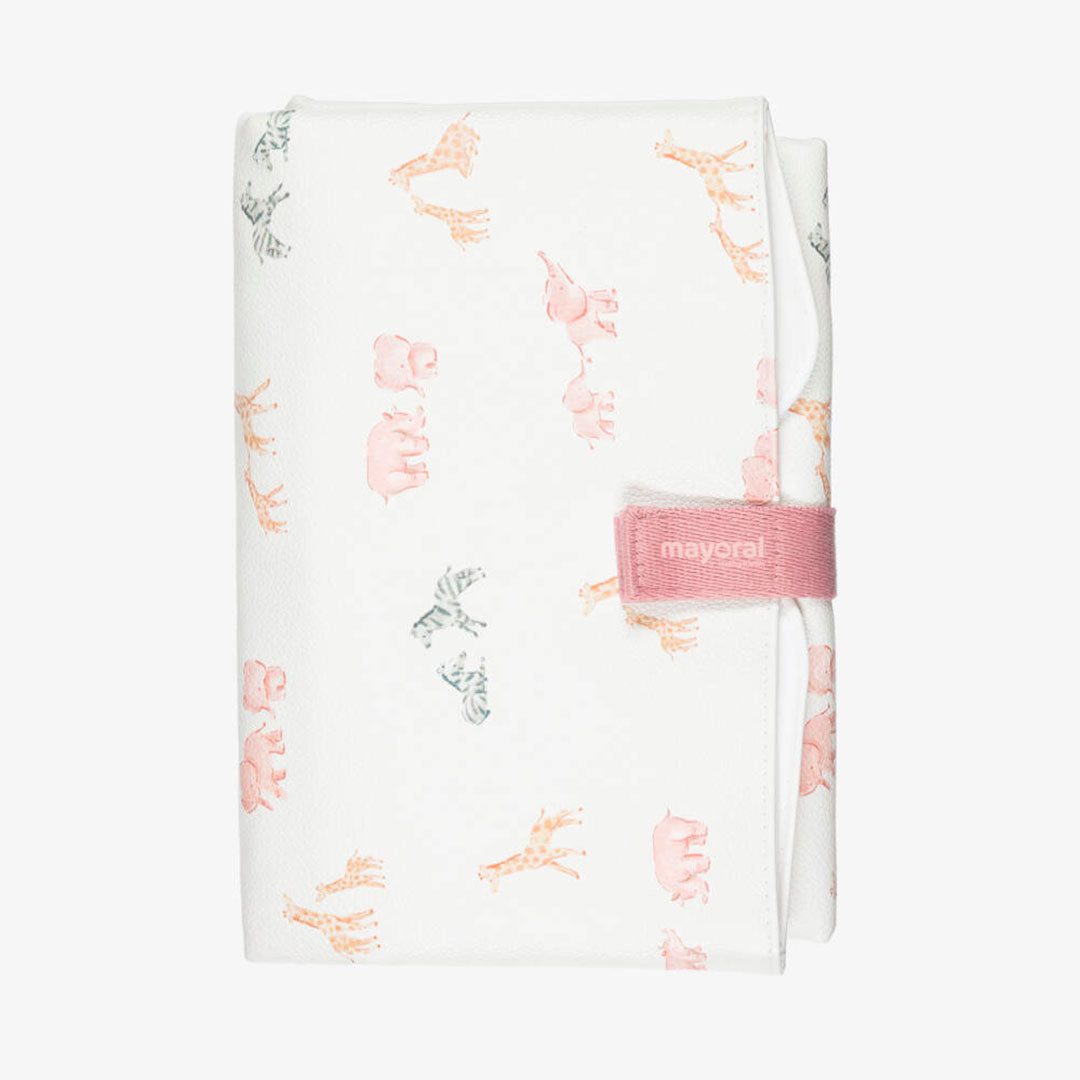 Cambiador portátil plegable y compacto para bebé, imprescindible para atender a tu peque fuera de casa, moderno exterior de polipiel, con adorable diseño estampado - Mayoral