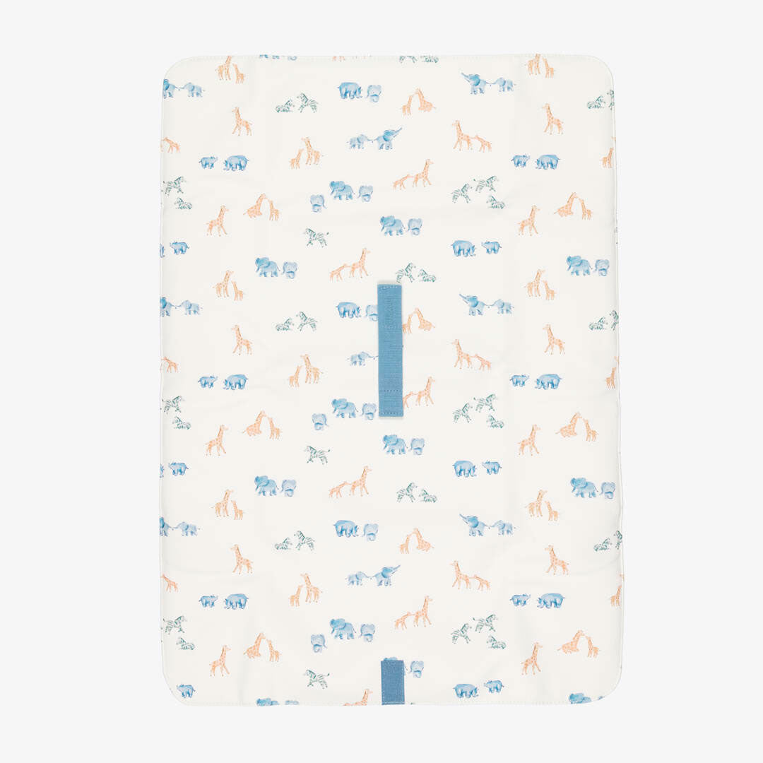 Cambiador portátil plegable y compacto para bebé, imprescindible para atender a tu peque fuera de casa, moderno exterior de polipiel, con adorable diseño estampado - Mayoral