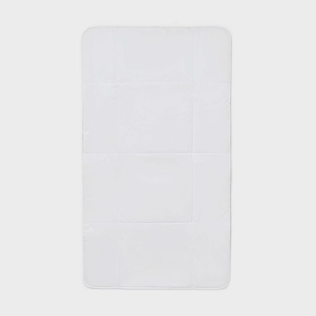 Cambiador portátil estampado de hojitas para bebé, práctico sistema plegable para facilitar su guardado, imprescindible para atender a tu peque fuera de casa, moderno exterior de polipiel - Mayoral