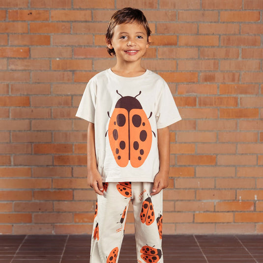 Camiseta infantil Concierge estampado mariquita naranja, hecha con material de alta calidad que brinda suavidad extrema, frescura y resistencia, ideal para acompañar a los más pequeños en todas sus aventuras - LOBSTER mini