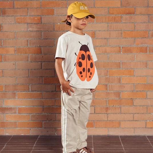Camiseta infantil Concierge estampado mariquita naranja, hecha con material de alta calidad que brinda suavidad extrema, frescura y resistencia, ideal para acompañar a los más pequeños en todas sus aventuras - LOBSTER mini - Cocco Semana 2026