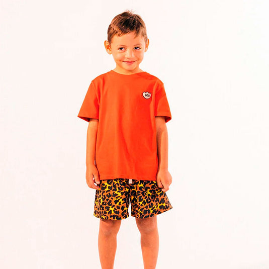 Camiseta infantil MIXER color rojo marte, para niñas y niños, con fit suelto, de manga corta, cuello redondo con rib y detalle de "LOB" bordado con textura súper suavecita en el pecho - LOBSTER mini