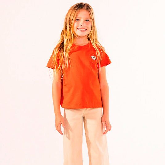 Camiseta infantil MIXER color rojo marte, para niñas y niños, con fit suelto, de manga corta, cuello redondo con rib y detalle de "LOB" bordado con textura súper suavecita en el pecho - LOBSTER mini