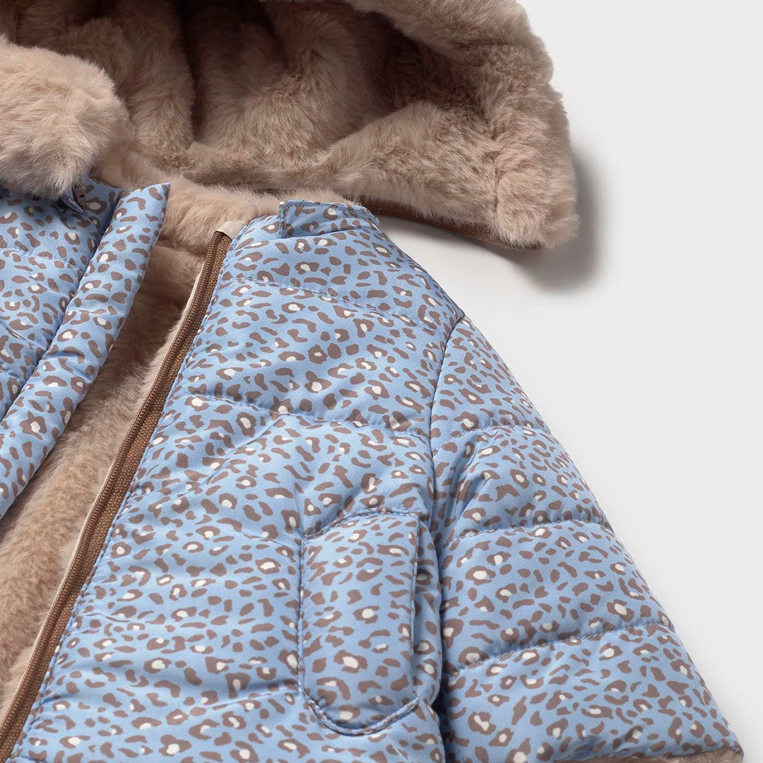 Chaqueta reversible doble faz para recién nacida, manga larga con puños elásticos, capucha con detalles de pelo, cierre con botones en la parte delantera, bolsillos delanteros - Mayoral
