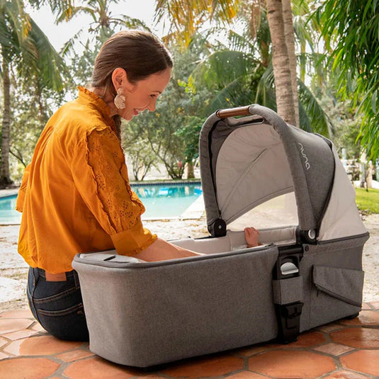 Coche paseador MIXX™ next con moisés adaptable para bebé, cinturón de seguridad con hebilla magnética, múltiples posiciones de reclinado, fácil de plegar, manillar ajustable en altura de piel ecológica - Nuna