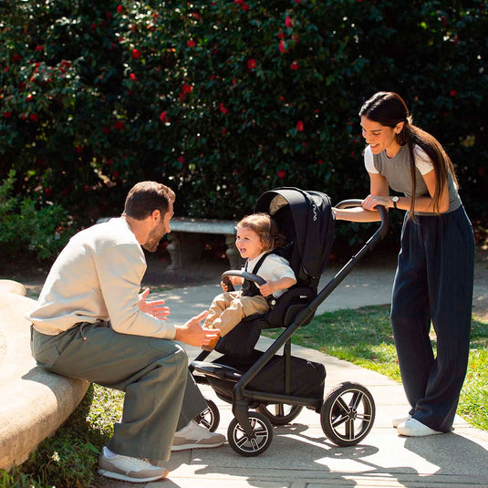 Coche paseador MIXX™ next con plegado compacto, cinturón de seguridad con hebilla magnética, múltiples posiciones de reclinado, fácil de plegar, manillar ajustable en altura de piel ecológica - Nuna