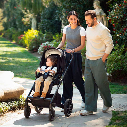 Coche paseador MIXX™ next con plegado compacto, cinturón de seguridad con hebilla magnética, múltiples posiciones de reclinado, fácil de plegar, manillar ajustable en altura de piel ecológica - Nuna