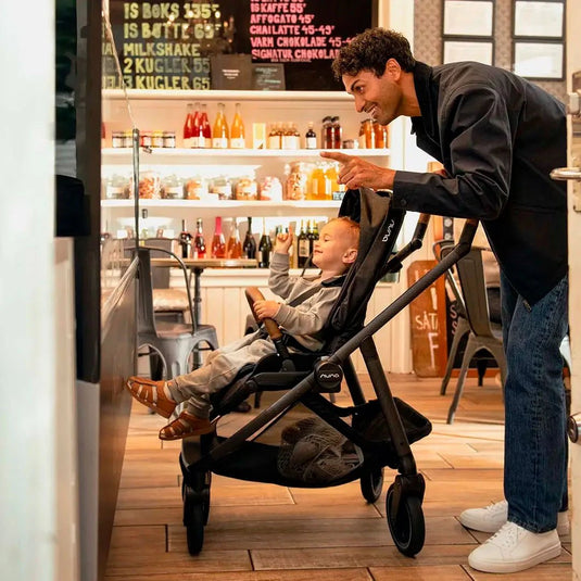 Coche SWIV™ con sistema de rotación 360° y plegado compacto - Nuna