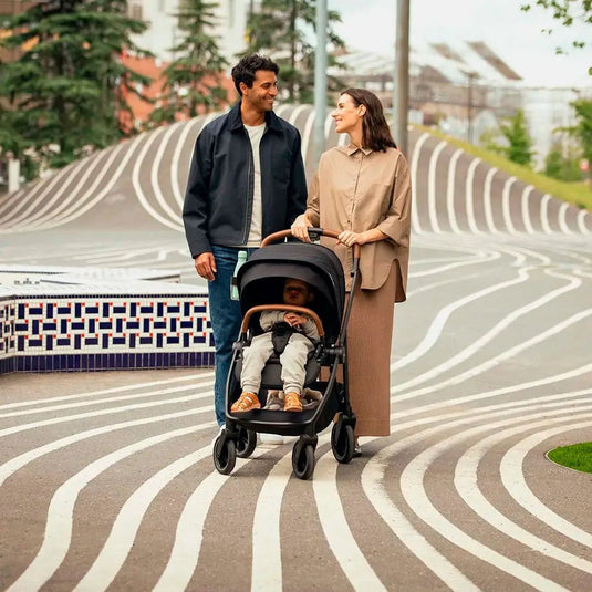 Coche SWIV™ con sistema de rotación 360° y plegado compacto - Nuna