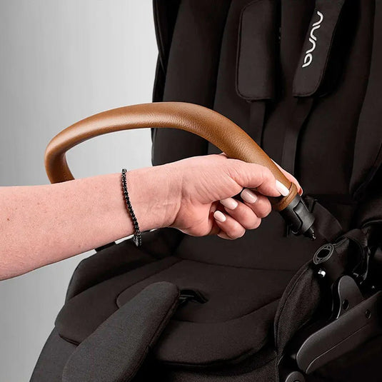 Coche SWIV™ con sistema de rotación 360° y plegado compacto - Nuna