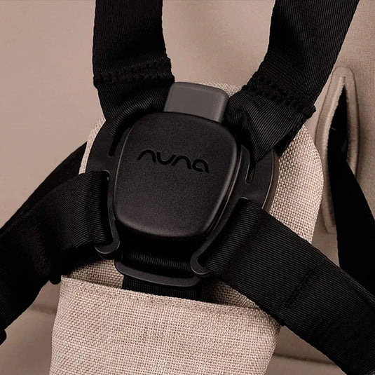 Coche estilo paseador TRIV™ next para bebé, con espaldar ajustable, arnés de seguridad de 5 puntos, barra de empuje ajustable y detalles en cuero ecológico - Nuna