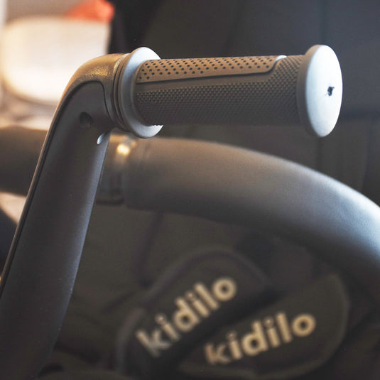 Coche paseador estilo Triciclo Deluxe, con sistema de plegado, asiento ajustable con rotación 360°, manillar de control parental, canasta de almacenamiento, campanilla, cinturón de seguridad de 5 puntos - Kidilo