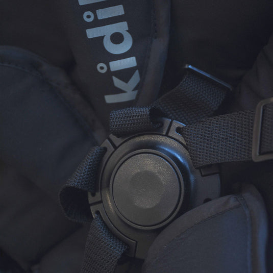 Coche paseador estilo Triciclo Deluxe, con sistema de plegado, asiento ajustable con rotación 360°, manillar de control parental, canasta de almacenamiento, campanilla, cinturón de seguridad de 5 puntos - Kidilo