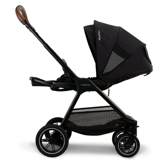 Coche estilo paseador TRIV™ next para bebé, con espaldar ajustable, arnés de seguridad de 5 puntos, barra de empuje ajustable y detalles en cuero ecológico - Nuna