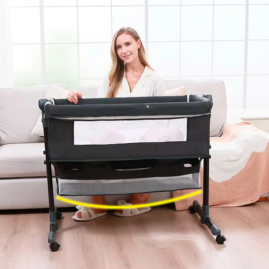 Cuna Colecho de altura ajustable con canasta y mosquitero, cuenta con ruedas con bloqueo de seguridad, material resistente y transpirable