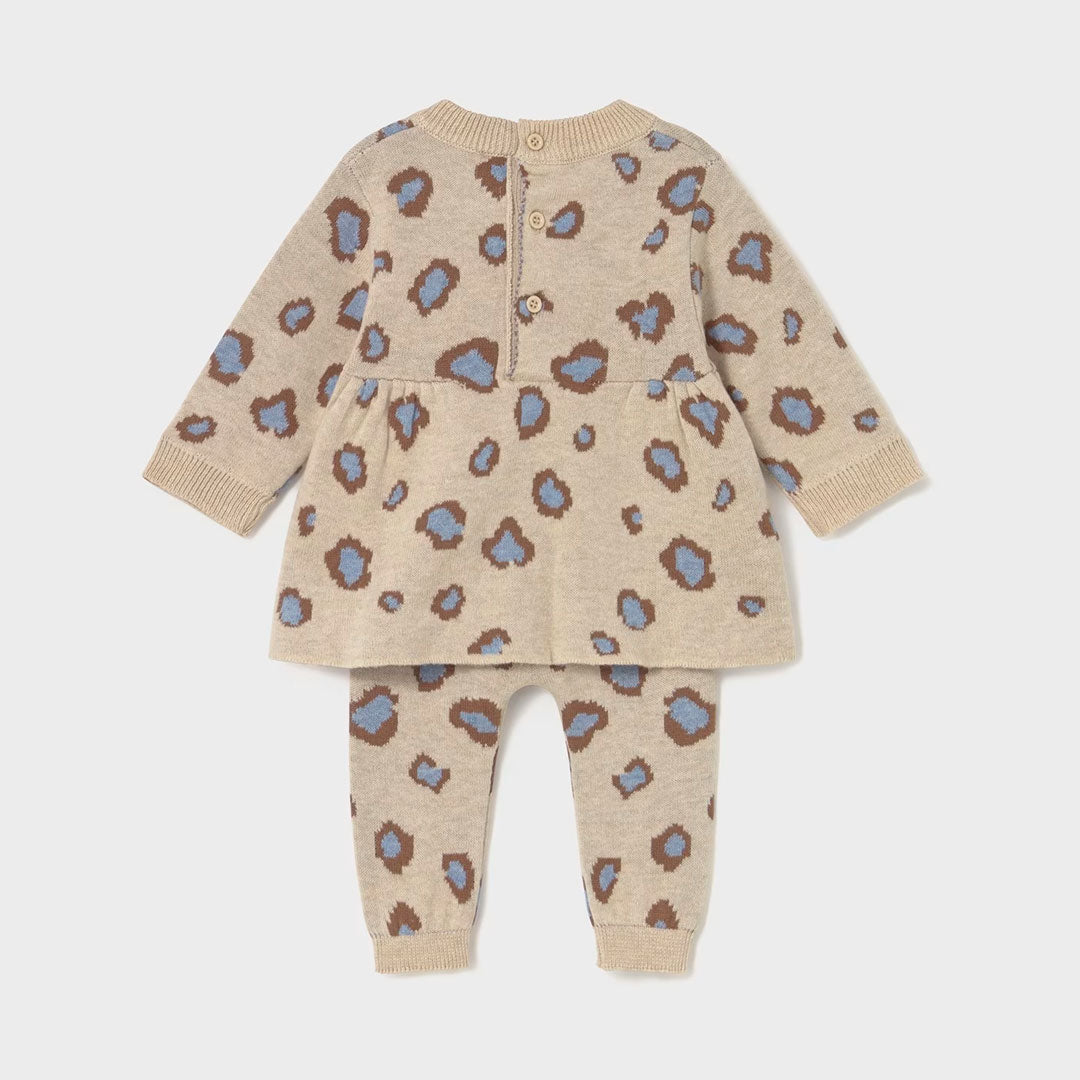 Conjunto pantalón y vestido estampado manchas leopardo, set tejido para recién nacida, cierre con botones en la espalda para facilitar la puesta de la prenda, tejido de punto tricotosa de tacto suave y agradable, cinturilla elástica - Mayoral