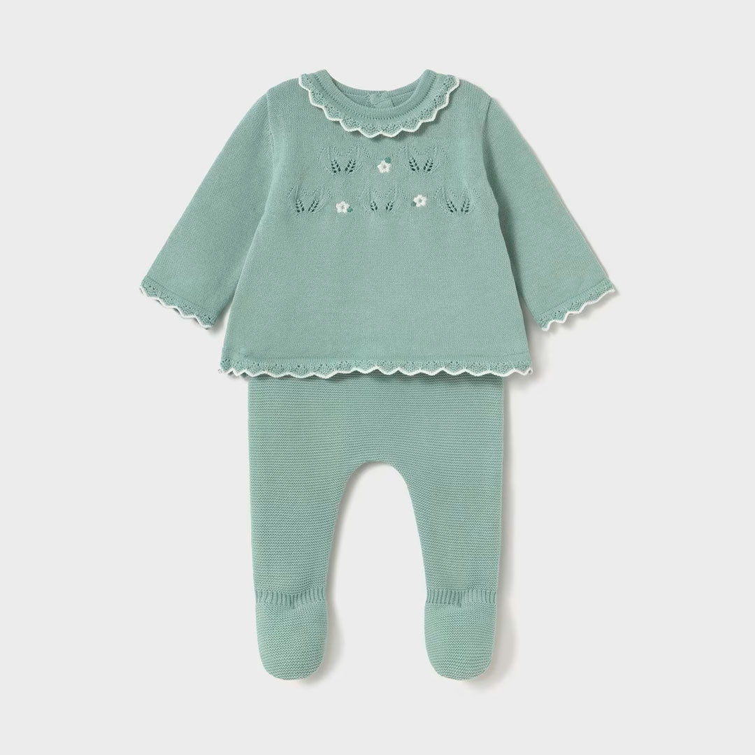Conjunto tejido verde eucalipto para bebé recién nacida, buzo tejido con detalles bordados, pantalón con pies cerrados - Mayoral
