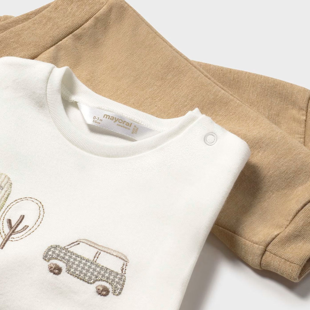 Conjunto 3pz color beige diseño bordado para recién nacido, set por una sudadera, un pantalón largo y camiseta a juego, cierre central delantero con cremallera, botón a presión en el cuello para facilitar la puesta - Mayoral