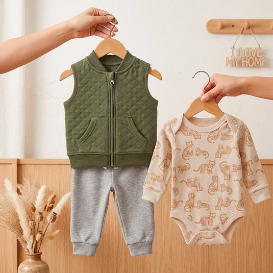 Conjunto de 3pz con chaleco, mameluco manga larga y pantalón