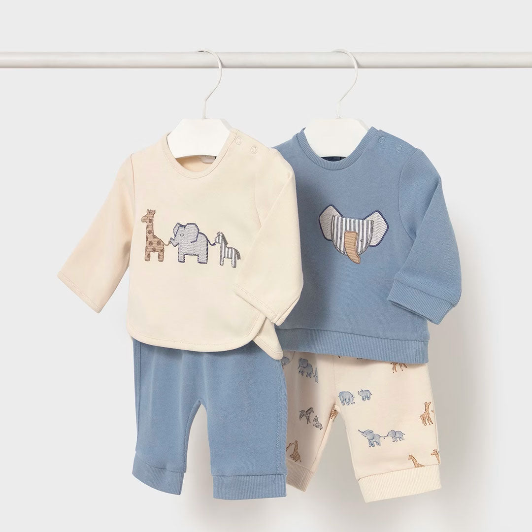 Conjunto de 2pz con diseño estampado buzo y pantalón para bebé, color azul, sudadera de manga larga, cuello redondo, botones a presión en el hombro para facilitar la puesta de la prenda, pantalón con cinturilla elástica - Mayoral