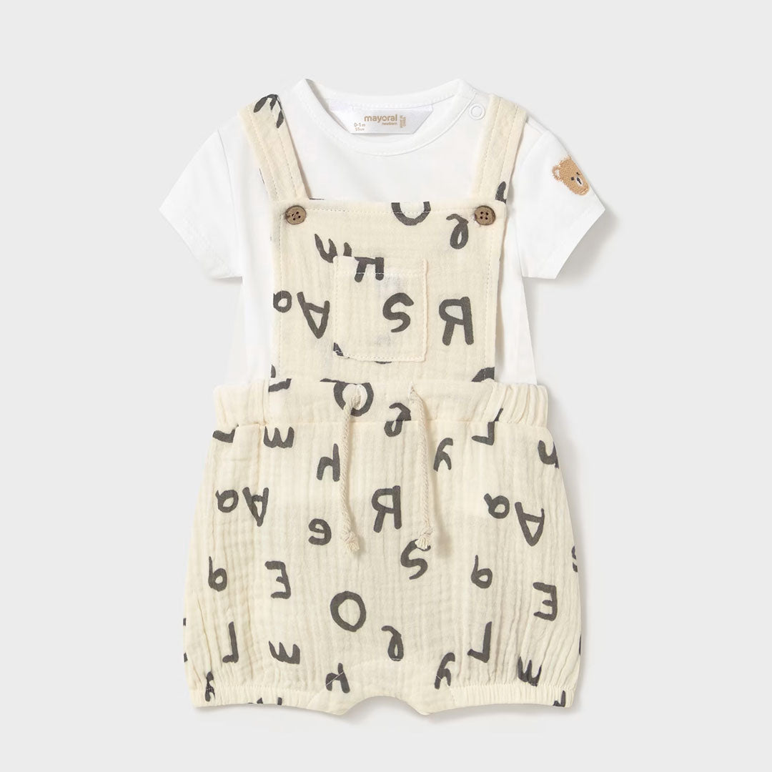 Conjunto Overall estampado letras y camiseta blanca, set de 2pz con colores a juego, hecho en tela ligera y transpirable - Mayoral