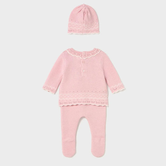 Conjunto tejido de 3pz con gorro para recién nacida, buzo con manga larga, cierre con botones en la espalda para facilitar la puesta, pantalón con pies tipo polaina, cinturilla elástica - Mayoral