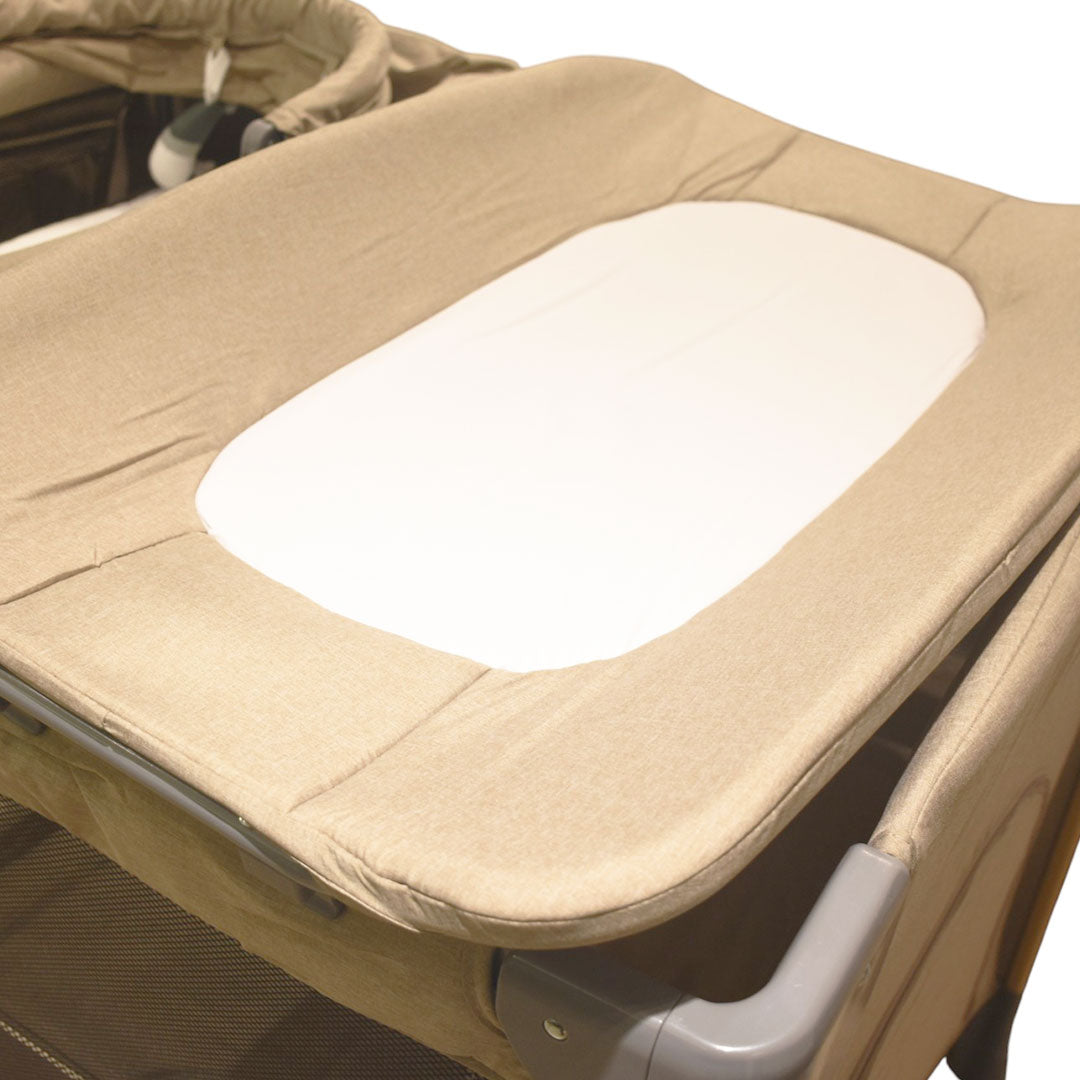 Corral colecho con cambiador y moisés, sistema plegable con bolsa viajera, con ruedas traseras para fácil movimiento, cambiador ajustable a la estructura, con mosquitero retirable - Kidilo