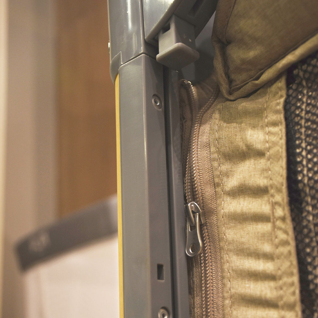 Corral colecho con cambiador y moisés, sistema plegable con bolsa viajera, con ruedas traseras para fácil movimiento, cambiador ajustable a la estructura, con mosquitero retirable - Kidilo