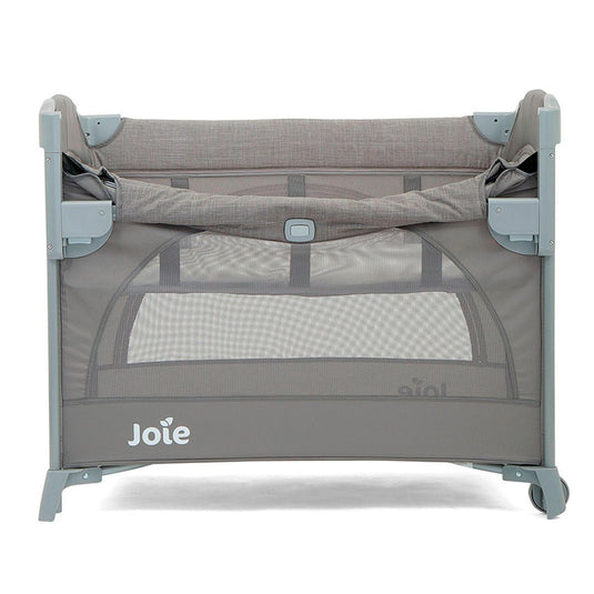 Corral colecho Kubbie Gris dos niveles, con abatible lateral para usarla como colecho, sistema de plegado, con laterales en malla, cierre para ingreso en corral - Joie