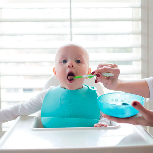 Set x4 cucharas de punta de silicona suave multicolor, flexible y poco profunda, hecha en material de calidad 100% libre de BPA, mango largo, fácil de limpiar - Dr Brown's