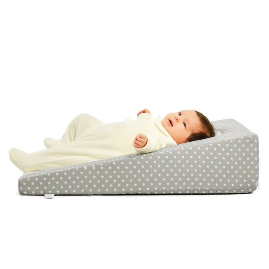 Cojín antirreflujo para bebé con inclinación ergonómica, forro antifluido removible y lavable, ligero y portátil - Nubba