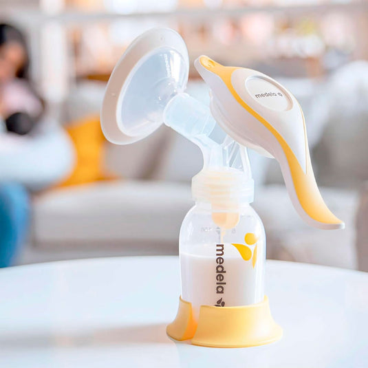 Extractor manual de palanca Flex Shields Harmony, tamaño compacto para usar con una mano, forma ovalada y borde suave, extracción en dos fases - Medela