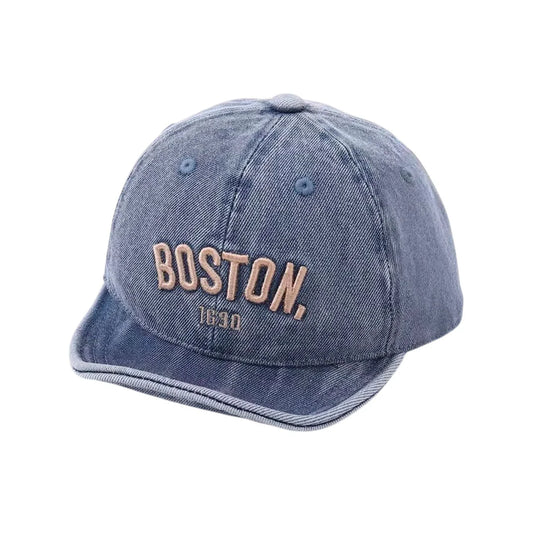 Gorra Boston 1630 estilo denim para bebé, con visera para el sol, detalle bordado de Boston, con correa trasera ajustable, diseño casual ideal para el día a día