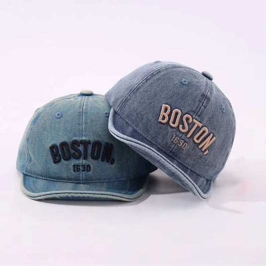 Gorra Boston 1630 estilo denim para bebé, con visera para el sol, detalle bordado de Boston, con correa trasera ajustable, diseño casual ideal para el día a día