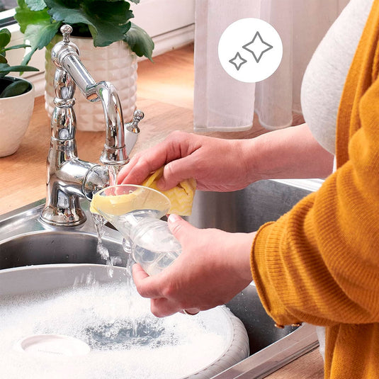 Hakka recolectora en silicona 100% BPA Free, de una capacidad de 100ml / 3.4 oz, con cordón para facilitar su uso, cuenta con tapa y base de sujeción segura - Medela - Cocco Semana 2026