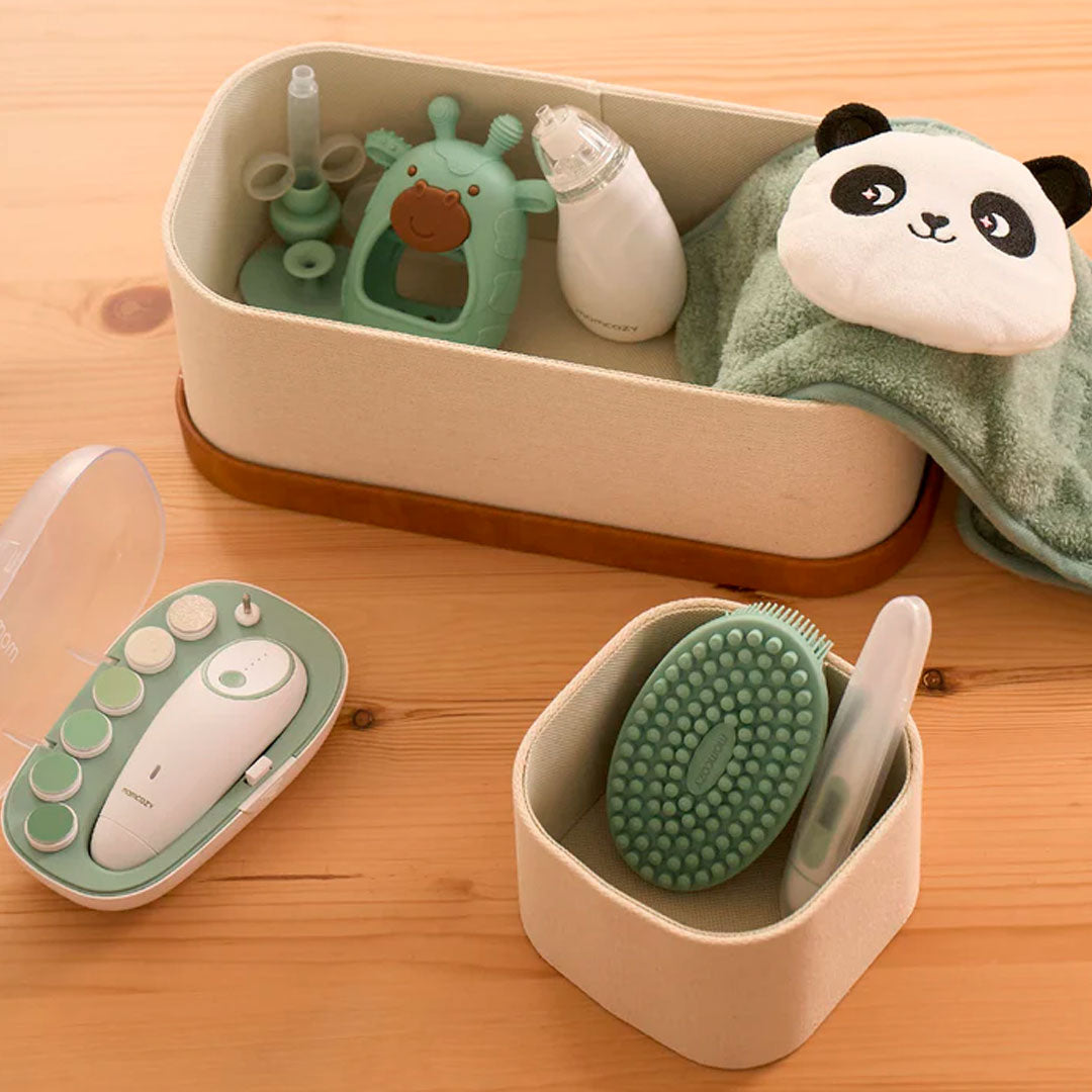 Kit Elite esencial para el cuidado suave del bebé, set de 10 piezas color verde menta para la limpieza, cuidado y aseo del recién nacido, con estuche para facilitar su transporte - Momcozy