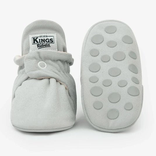Zapatitos Gamuza Gripper Gris Claro para bebé - Kings & Rebels