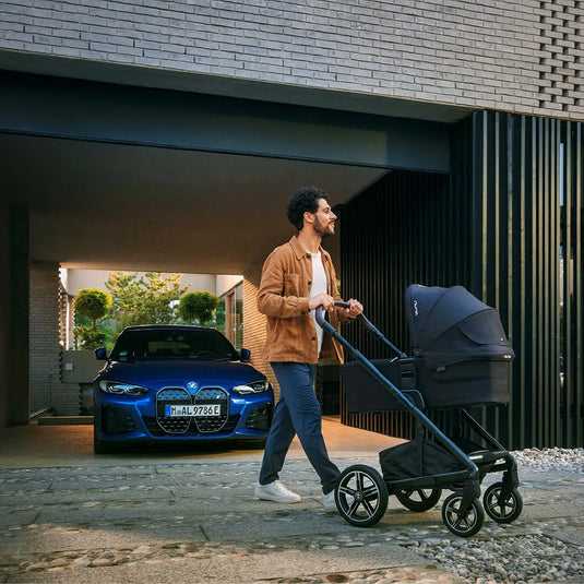 Coche paseador MIXX next BMW Collection convertible en capazo y travel system, con reclinado horizontal, asiento reversible y plegado compacto - Nuna