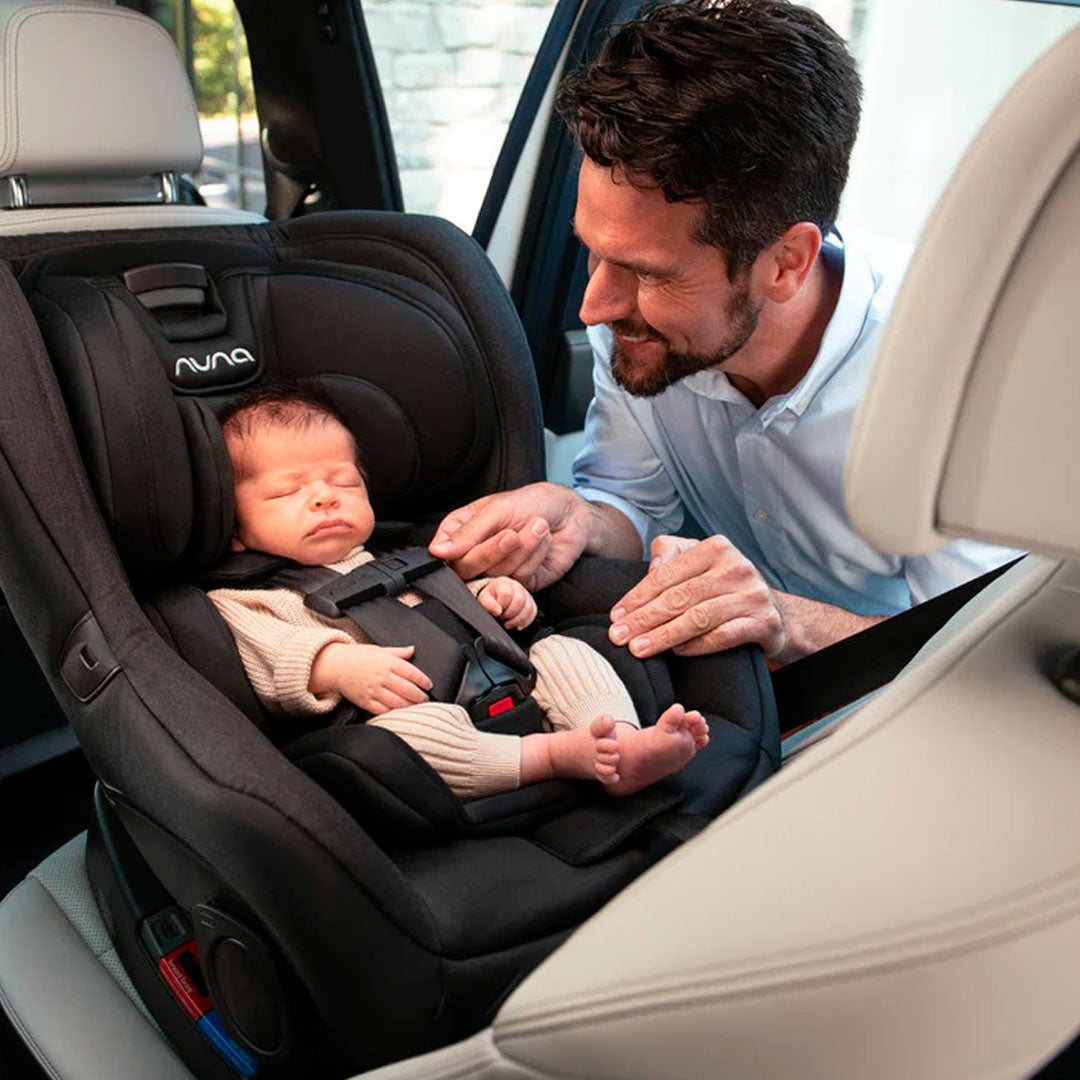 Silla de seguridad para carro RAVA, de inclinación y reposacabezas ajustables, fácil instalación, portavasos, de tela transpirable, con certificación - Nuna