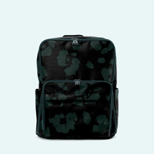 Pañalera morral multifuncional con diseños estampados, con múltiples compartimientos ideales para todo lo del bebé y espacios muy prácticos para los padres, hecha en 50% lona reciclada hecha en Colombia - ANTO