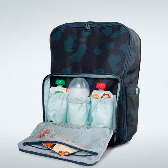 Pañalera morral multifuncional con diseños estampados, con múltiples compartimientos ideales para todo lo del bebé y espacios muy prácticos para los padres, hecha en 50% lona reciclada hecha en Colombia - ANTO