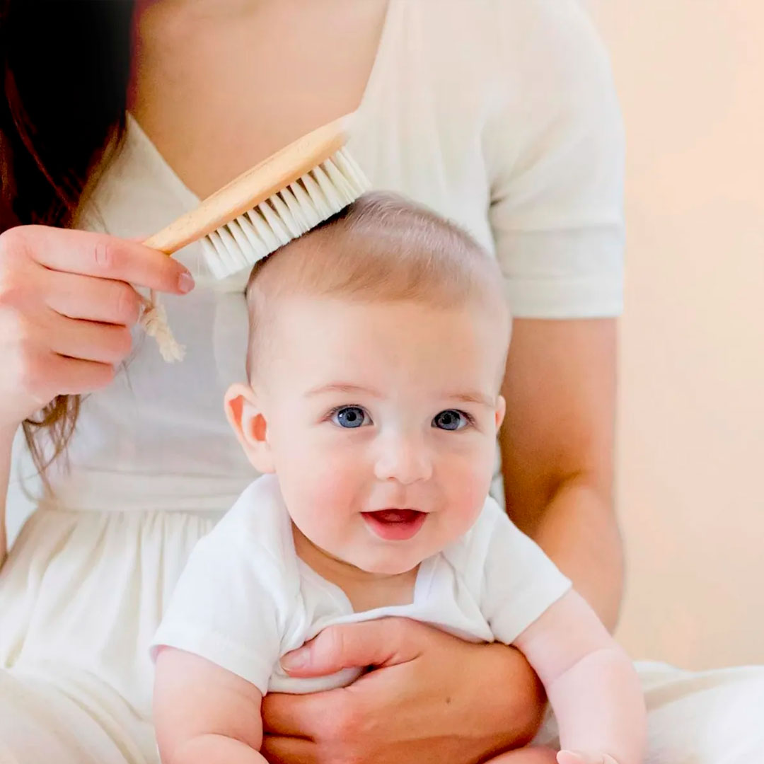 Set x2 piezas de peine y cepillo en bambú para bebé, juego para el cuidado del cabello, con mango ergonómico, hecho en madera suave - Kokibebe