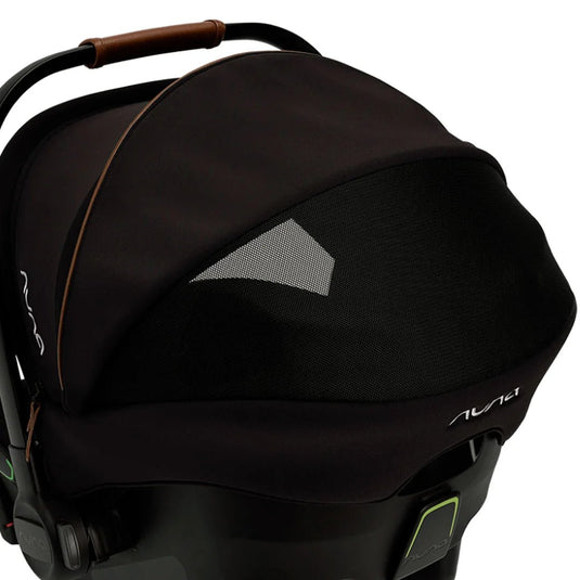 Silla para carro con sistema ISOFIX sin base PIPA™ URBN, innovadora instalación sin base, con una capota UPF 50+ integral, reposacabezas y funda, compatible con todos los coches de Nuna, homologada TUV para viajar en avión usando el cinturón - Nuna