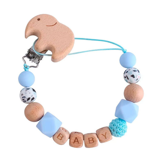 Portachupas con detalles en madera tallada para bebé, con figura de adorno en el gancho, cadena libre de BPA para chupete, soporte en clip para la ropa - Only Baby