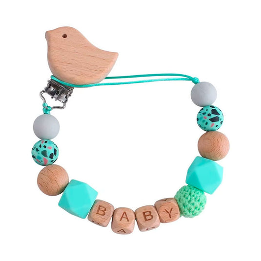 Portachupas con detalles en madera tallada para bebé, con figura de adorno en el gancho, cadena libre de BPA para chupete, soporte en clip para la ropa - Only Baby
