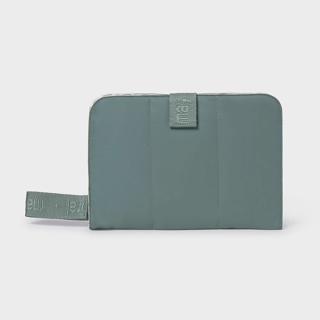 Set 2pz de portadocumentos y cambiador portátil para bebé, estiloso organizador con compartimentos interiores, cierre con velcro, exterior textil con efecto acolchado, cambiador portátil de bebé plegable y compacto - Mayoral