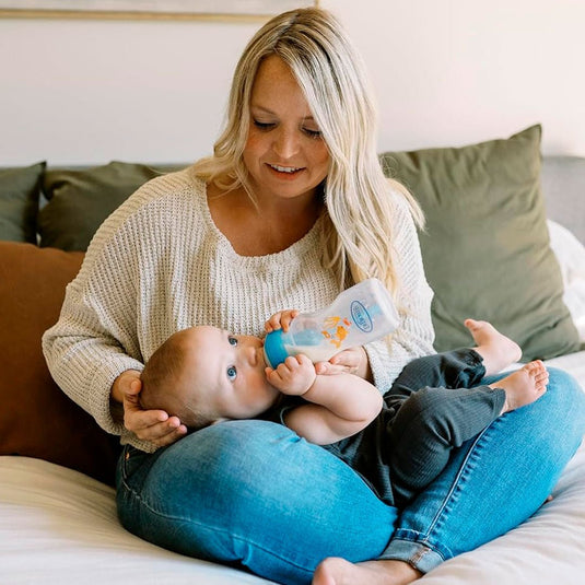 Set regalo 5pz de teteros anticólicos Options+ cepillo y chupa, biberones boca ancha, tetinas de silicona nivel 1, cepillo para lavar teteros, chupa 0-6, diseños estampados - Dr Brown's