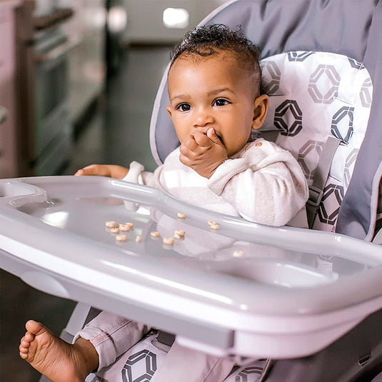 Silla comedor alta 4 en 1 SmartServe, con bandeja abatible, sistema de plegado, extensión de bandeja para almacenar cubiertos y niveles de altura ajustable - ingenuity