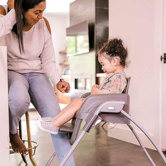 Silla comedor alta 4 en 1 SmartServe, con bandeja abatible, sistema de plegado, extensión de bandeja para almacenar cubiertos y niveles de altura ajustable - ingenuity