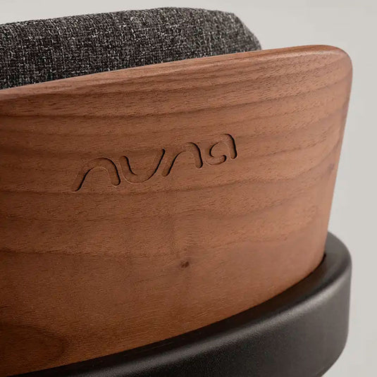 Silla comedor BRYN alta de lujo con diseño holandés, diseñada para usarse hasta aproximadamente los 6 años, con reposapiés ajustable y cinturón con tres puntos de ajustes, elaborada con madera de alta calidad - Nuna